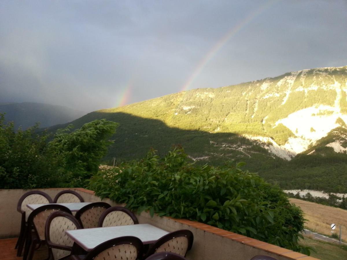 Mas Du Colombier Bed and Breakfast Saint-André-les-Alpes Εξωτερικό φωτογραφία